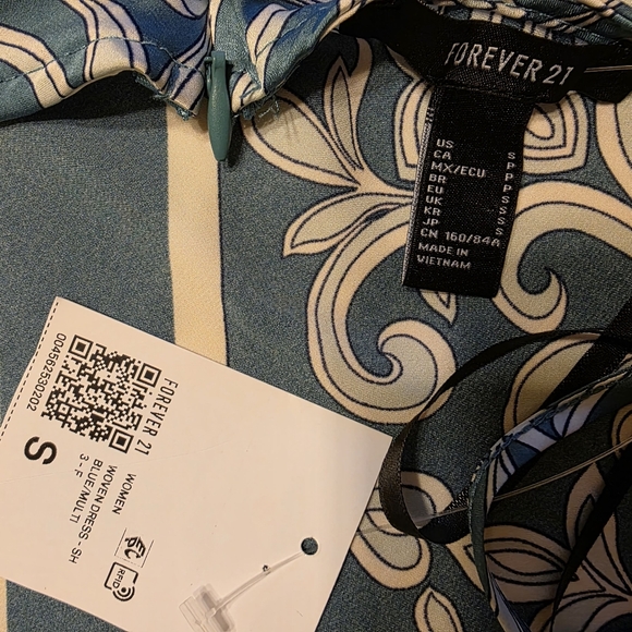 NEW Forever 21 Blue & White Baroque Scarf Print Satin Slip Dress - Size S (NWT). - Picture 3 of 9